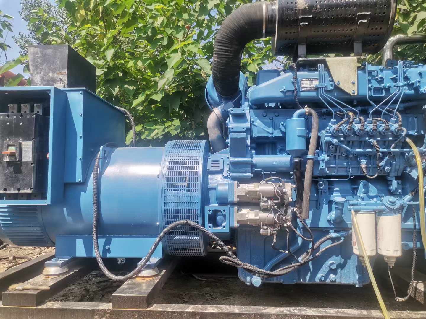 无极详细说明降低 800kW 柴油发电机输出电流波动的方法