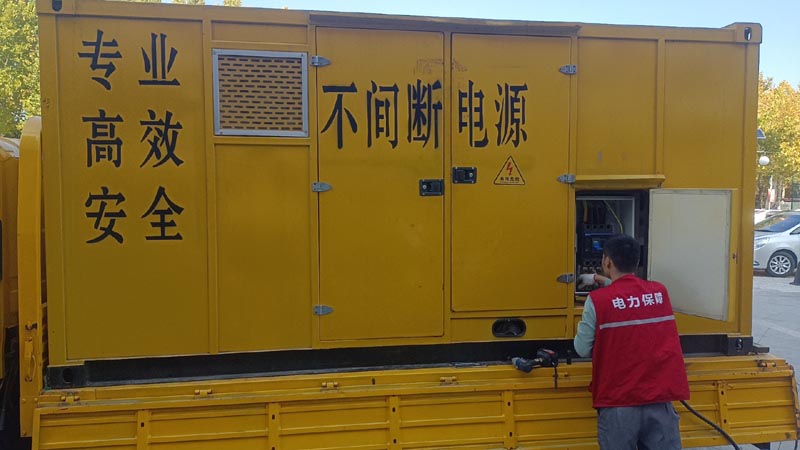 无极柴油发电机组和UPS电源配合使用时，如何避免切换过程中的电力中断？